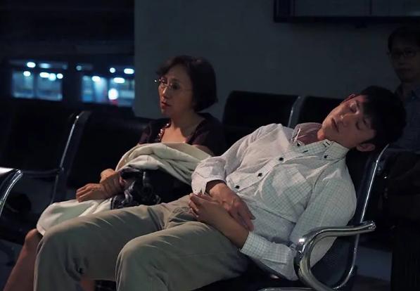 西游 蔡明亮（32岁才被名导演蔡明亮在咖啡馆发现）(63)