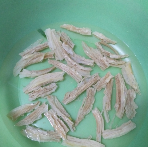 如何快速泡发腐竹,腐竹怎样浸泡才能泡得透呢图9