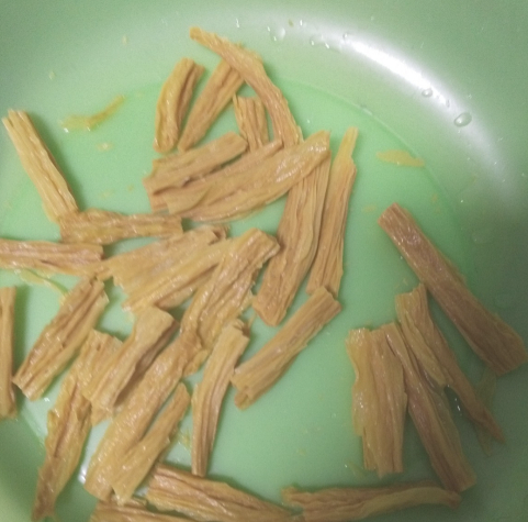 如何快速泡发腐竹,腐竹怎样浸泡才能泡得透呢图4