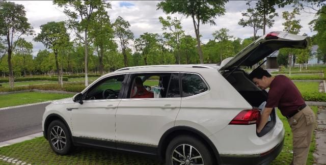 开车基本步骤，刚拿本新手开车，大概需要多久才能开熟练呢？以及有没有好的练车方法？图2