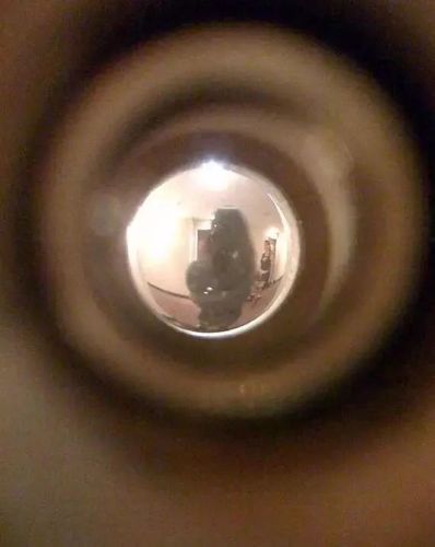 酒店猫眼是反的-第1张图片-