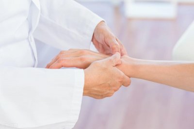 ​年轻人手麻是大病的预兆(经常手麻可能是“大病”的征兆？)