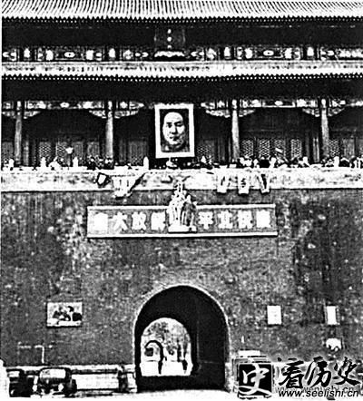 天安门城楼毛泽东第一幅画像
