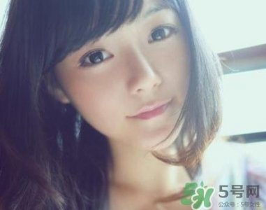 ​女生说自己丑怎么回答?女生说自己丑怎么夸她?
