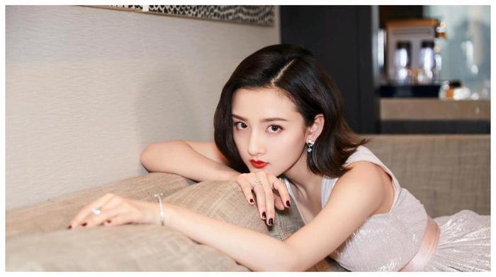 《机场姐妹花》中宋祖儿颜值高顶替刘胜瑛，金靖加台词致敬老搭档