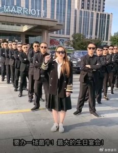 ​刘大美人结婚不忘割韭菜，六百多的手机卖888元，含泪狂赚600多万