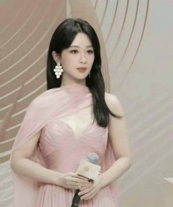 ​赵露思求助网红宣传新剧遭反噬，黄圣依与杨子的婚姻维系，虞书欣营销能力获赞