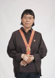​海清在《张桂梅》中形似但被剧本拖累，宋佳主演的《山花烂漫时》口碑好且捐款